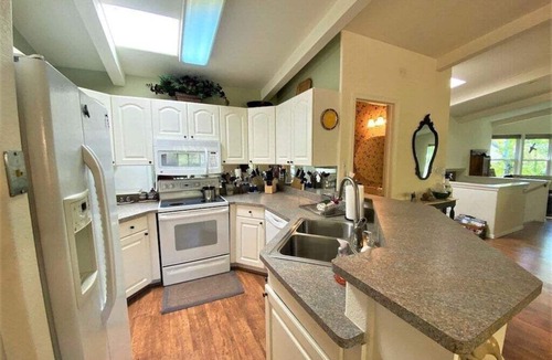 Hermosa House | Creekside Retreat with Yard, Close to Downtown and Ski, Dog Friendly