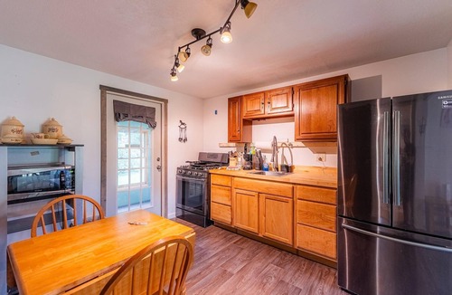 Summersville Apartment | Creekside Suite at Lake Sometimes