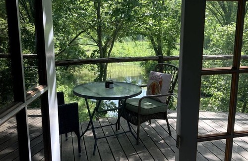 Willis House | Creekside Texas Tree House Rental on Lake Conroe