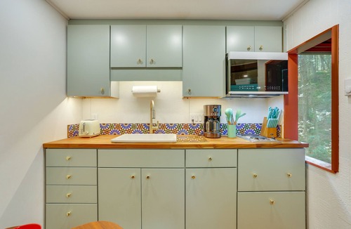 Damascus Cabin | Creekside Treehouse By Delaware River