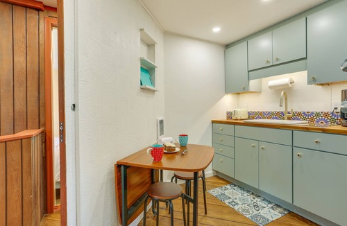 Damascus Cabin | Creekside Treehouse By Delaware River