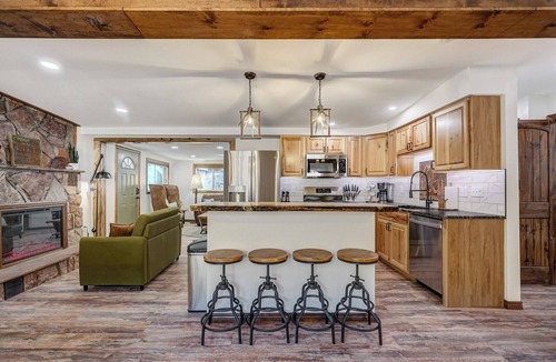 Green Mountain Falls Cabin | Creekside Pack Cabin with 360° Mountain Views