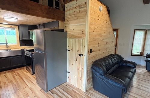 Angelica Cabin | Creekside View Cabin - Newly Remodeled