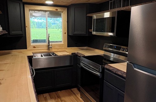 Angelica Cabin | Creekside View Cabin - Newly Remodeled