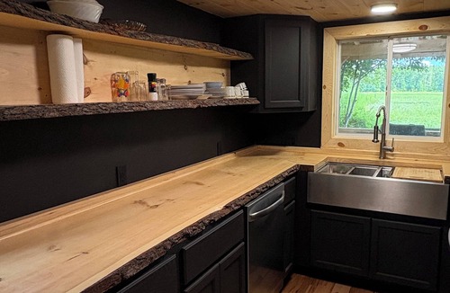 Angelica Cabin | Creekside View Cabin - Newly Remodeled