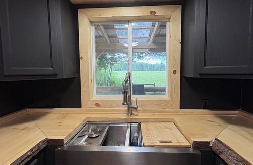 Angelica Cabin | Creekside View Cabin - Newly Remodeled