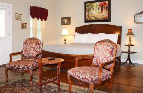 Salado Apartment | Creekside Willingham Suite
