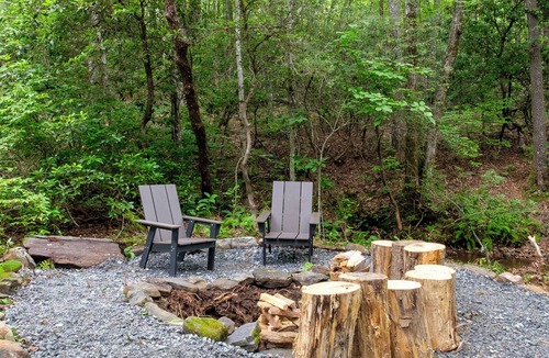 Balsam Grove Cabin | Creekside Yurt - The Dreamer