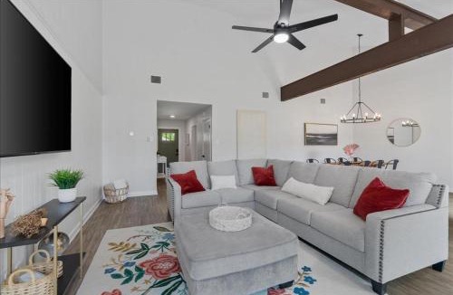 Round Rock House | Creekview Cottage- Events, Hot Tub, Gameroom