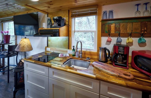 Cosby Bed & Breakfast | Creekwalk Inn and Cabins