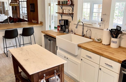 Edisto Island House | Creekwood Lodge on Store Creek-Deep water, private dock,kayaks, sandbar,crabbing