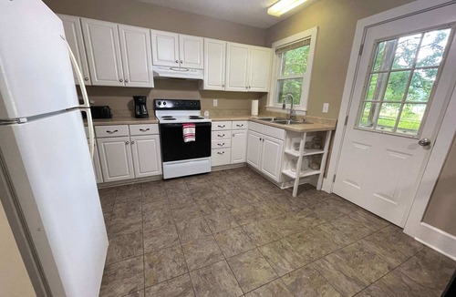 Damascus Cottage | Creeper Trail|King Bed|Pets OK|AT|Grayson|Home