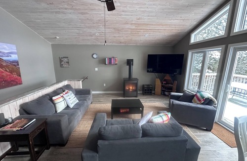 Irondale Cottage | Crego Cove: Your Lakeside Escape *Hot Tub*