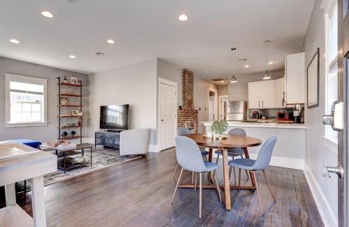 West Riverside House | Creole-style home w fenced yard & chefs kitchen