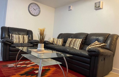 Chadwell Apartment | Crescent Apartment - Two bedroom