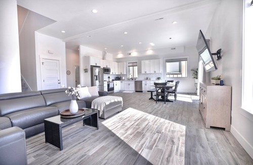 Quincy House | Crescent Bar 4bed 3bath House in a private community w POOL