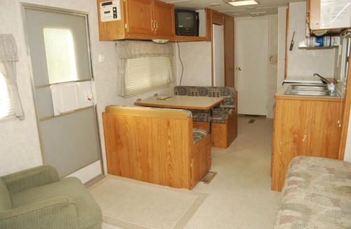 Quincy Resort | Crescent Bar Camping Resort Studio Cabin 1