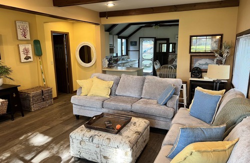 Waverly Beach Cottage | Crescent Beach Fort Erie, Ontario 3 Bedroom Beachfront Cottage