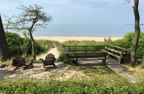 Waverly Beach Cottage | Crescent Beach (Ontario/Buffalo) Lake Front Cottage - 3 bedroom - sleeps 6
