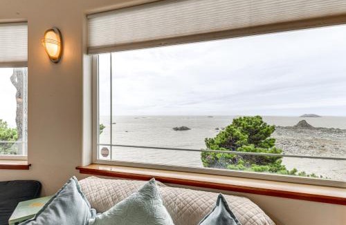 Crescent City House | Crescent City Getaway with Panoramic Ocean Views!