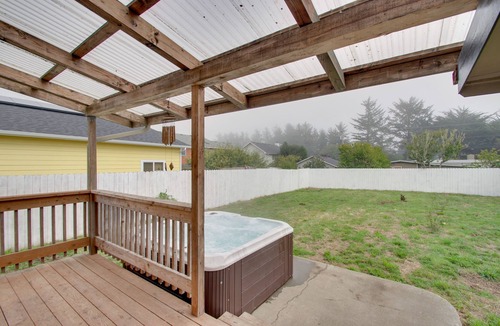 Crescent City North House | Crescent City Home w/Hot Tub: Half-Block to Beach