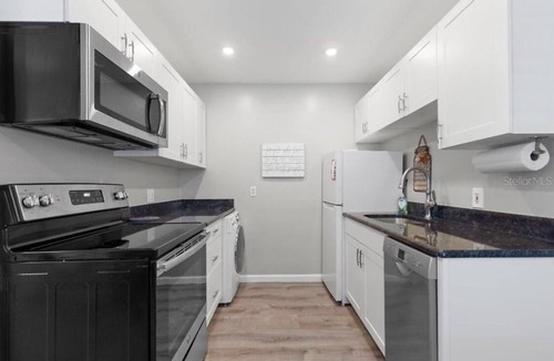 Crescent Heights Apartment | Crescent Heights Cottage - Fully stocked - short or long term extended stays!