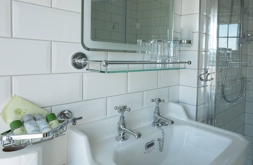 West Cliff Bed & Breakfast | Crescent Lodge Guest House