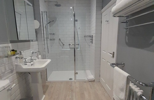 West Cliff Bed & Breakfast | Crescent Lodge Guest House