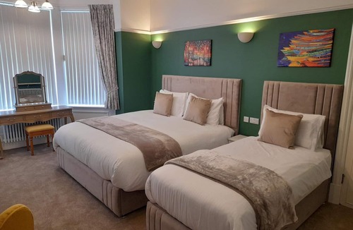 West Cliff Bed & Breakfast | Crescent Lodge Guest House