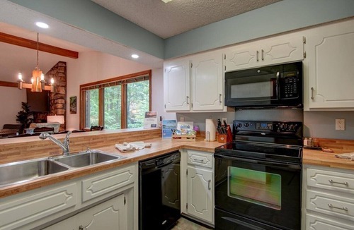 Mount Ida Condo | Crescent Moon/22DNC Hosted by LOVR