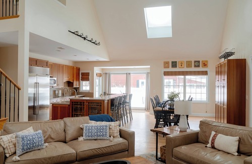 Union Pier House | Crescent Moon Cottage 5BR Retreat Heated Pool, Hot Tub Pickleball Fire Pit