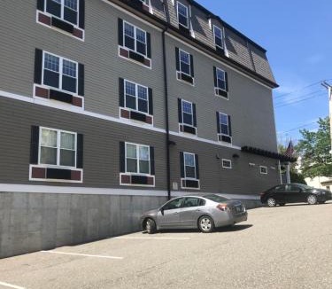 South Side Hotel | Crescent Suites Hotel