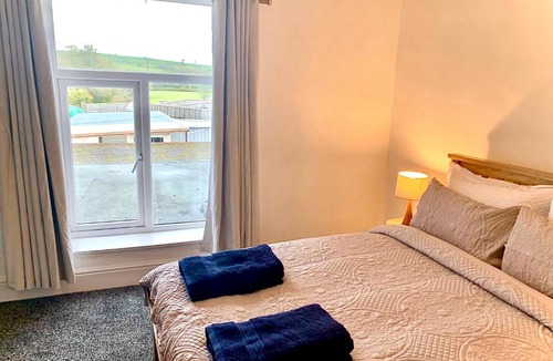 Nantgaredig Bed & Breakfast | Cresselly Arms