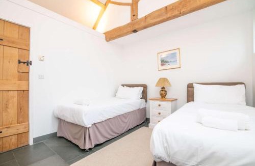 Uckington House | Cressida Barn