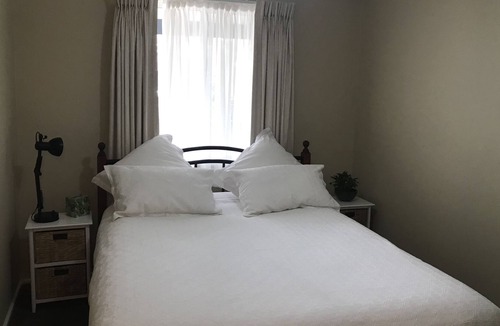 Moruya Heads Cottage | Crest cottage, Moruya Heads