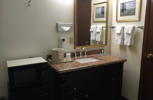 Williamsburg Hotel | Crest Country Inn