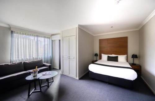 St Kilda Hotel | Crest on Barkly Hotel