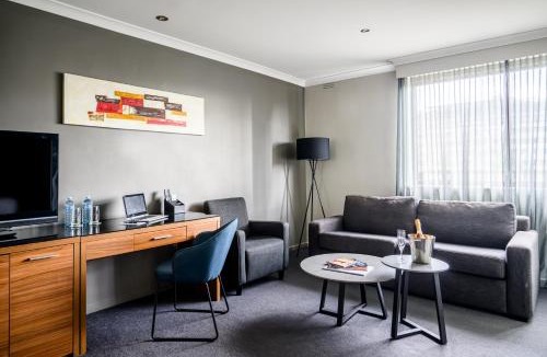 St Kilda Hotel | Crest on Barkly Hotel