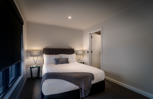 St Kilda West Apartment | Crest on Park