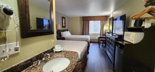 Packwood Hotel | Crest Trail Lodge