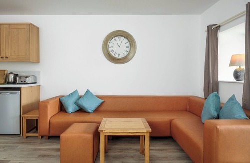 Wroxham Cottage | Crested Grebe - UKC2109