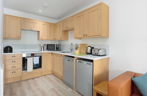 Wroxham Cottage | Crested Grebe - UKC2109