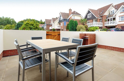 Wroxham Cottage | Crested Grebe - UKC2109