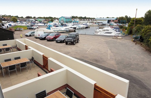 Wroxham Cottage | Crested Grebe - UKC2109