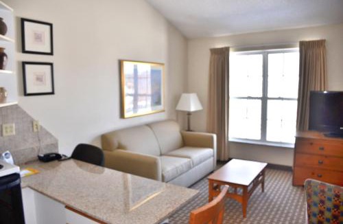 East Syracuse Hotel | Cresthill Suites Syracuse
