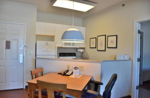 East Syracuse Hotel | Cresthill Suites Syracuse