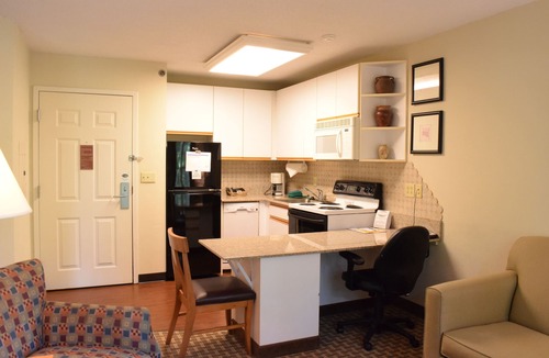 East Syracuse Hotel | Cresthill Suites Syracuse