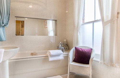 Lincoln House | Creston Villa Guest House