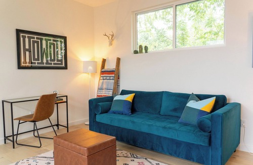 Crestview House | Crestview Casita: Relaxing base near city hotspots