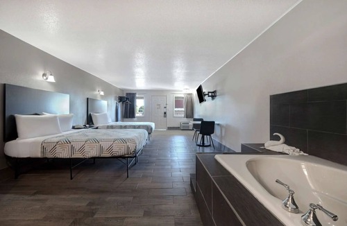 Branson West Hotel | Crestview Inn